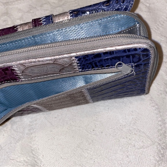 MadiClare Leather Wallet - Picture 2 of 7